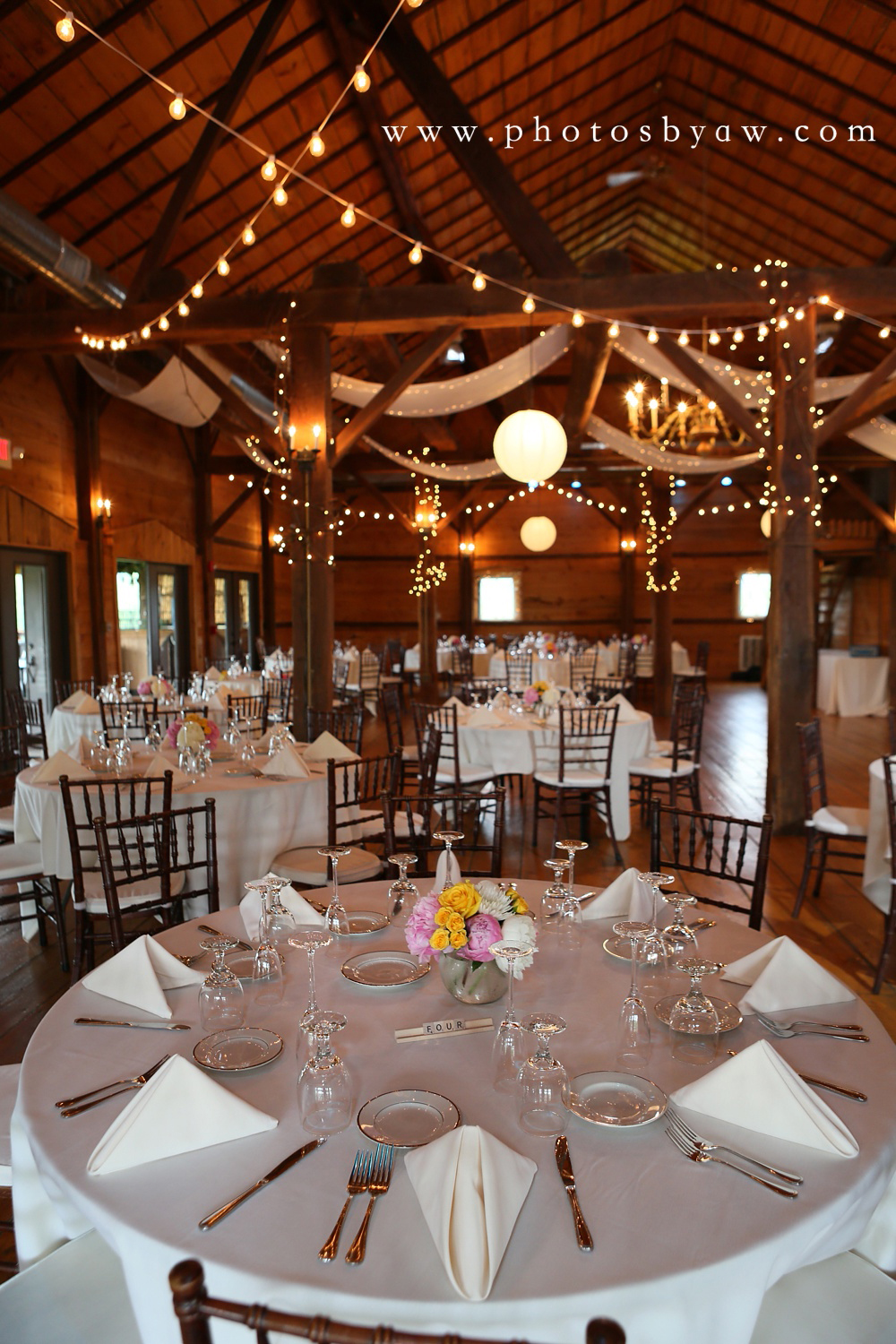 colorful_barn_wedding_reception