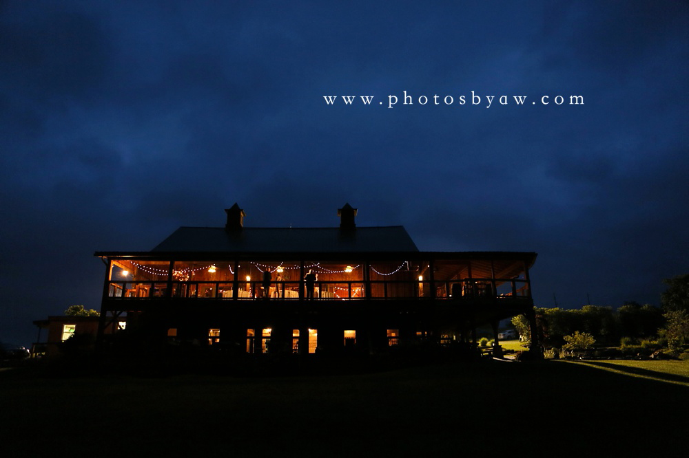 lingrow_farm_barn_at_night