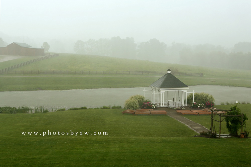 rainy_wedding_at_lingrow_farm