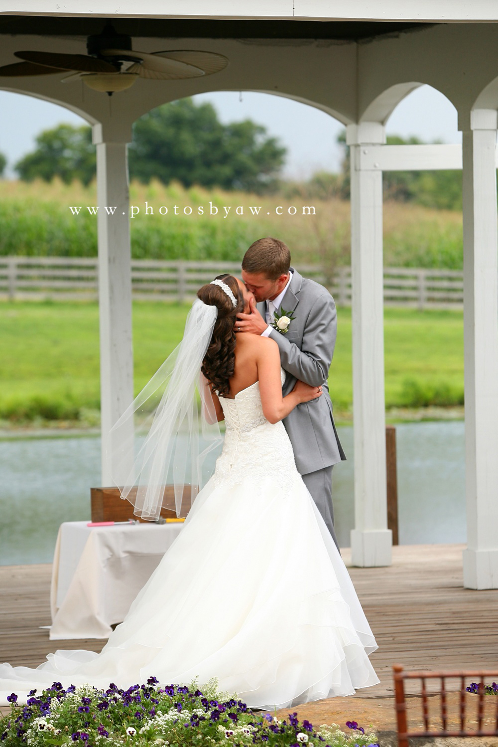 outdoor wedding ceremony at lingrow farm