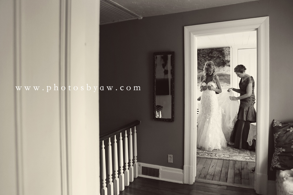 mother-helping-bride-get-ready