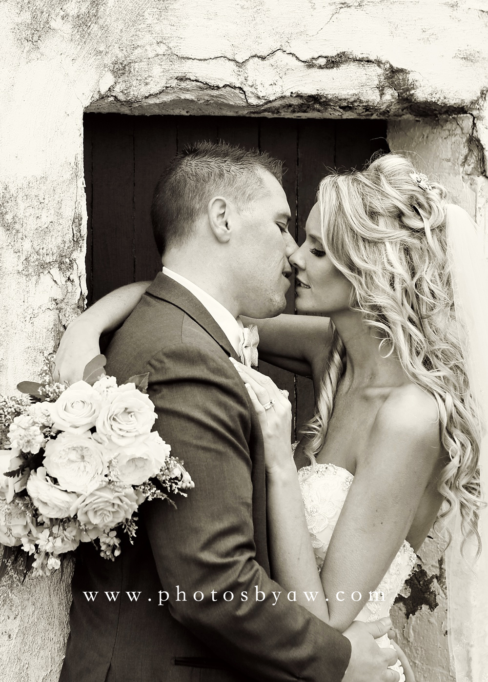 romantic-black-and-white-wedding-photos