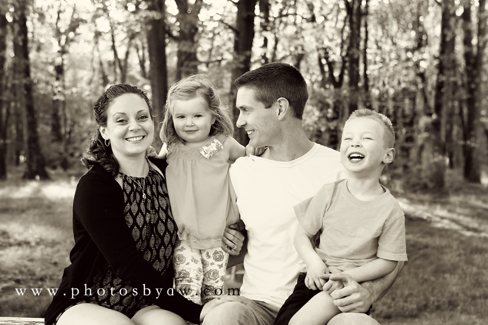 black-and-white-family-photo-park