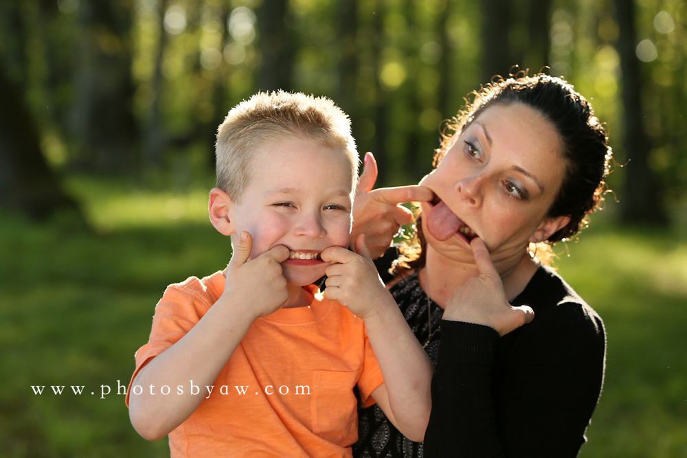 fun-mother-son-poses