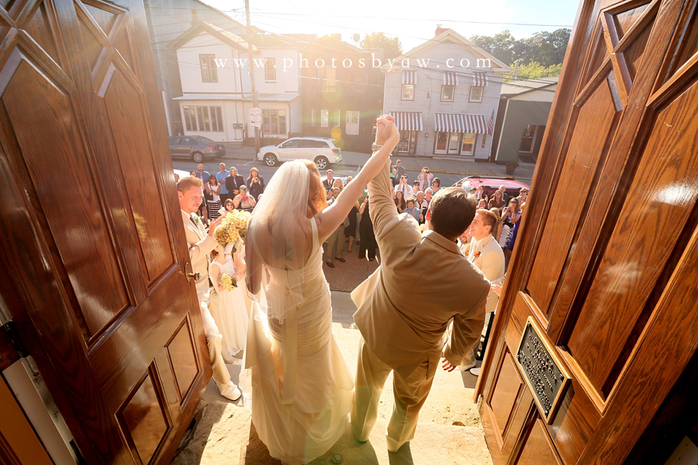 wedding_couple_church_exit