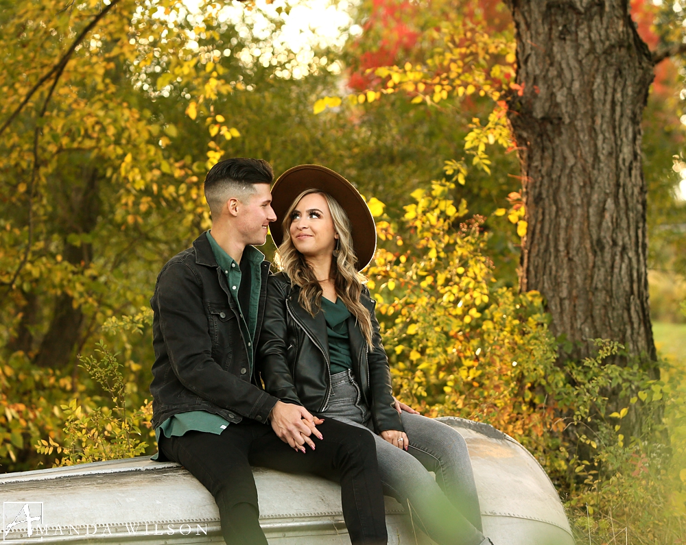 engagement_photos_pinehall_boat